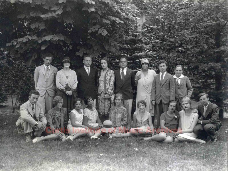 Harry Kaufman, Efrem Zimbalist, and Curtis students